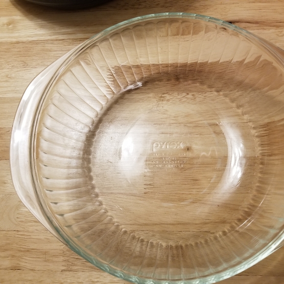 vintage Pyrex Clear casserole dish - Picture 2 of 5